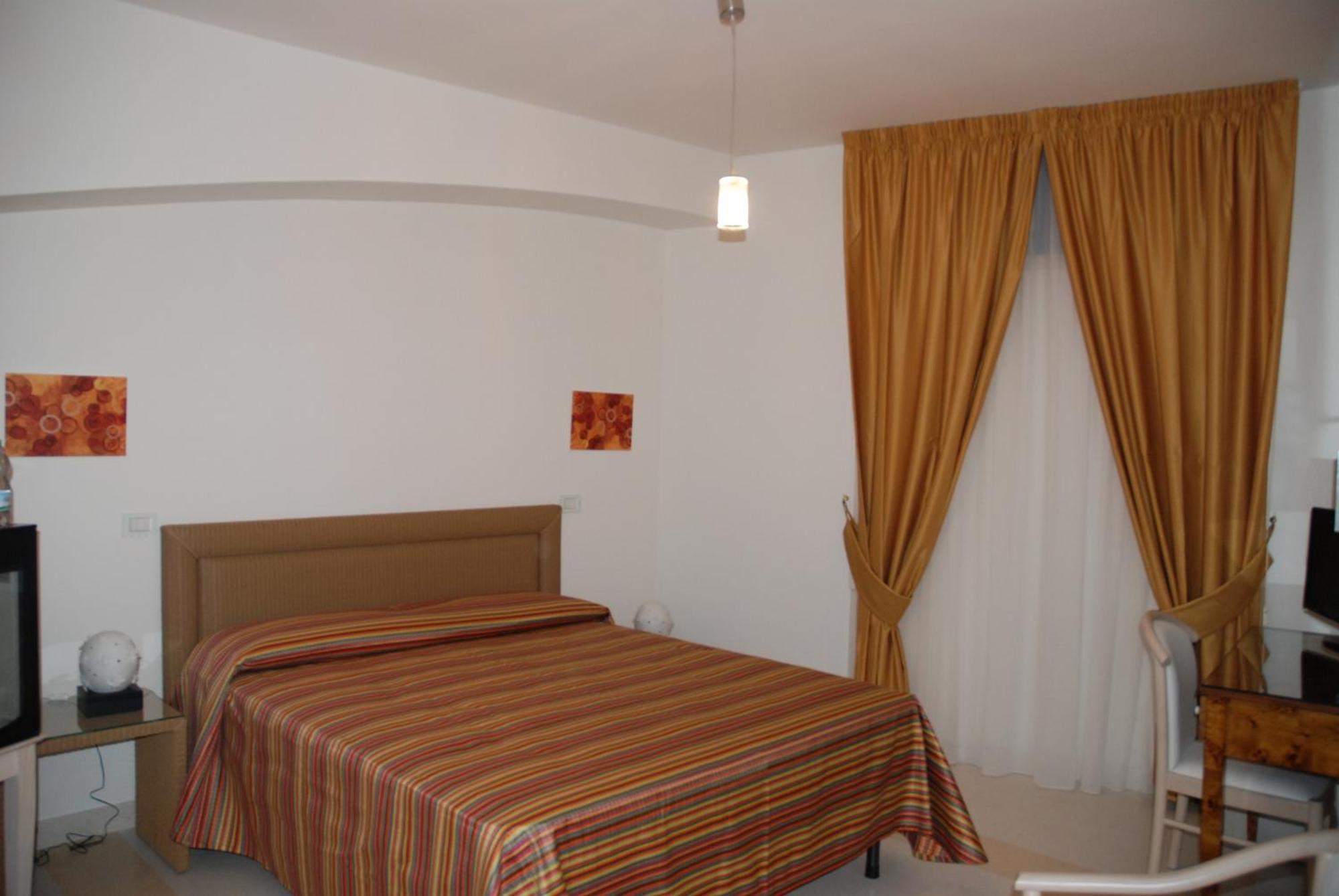 Albergo Le Dodici Lune Montecorvino Rovella Kamer foto