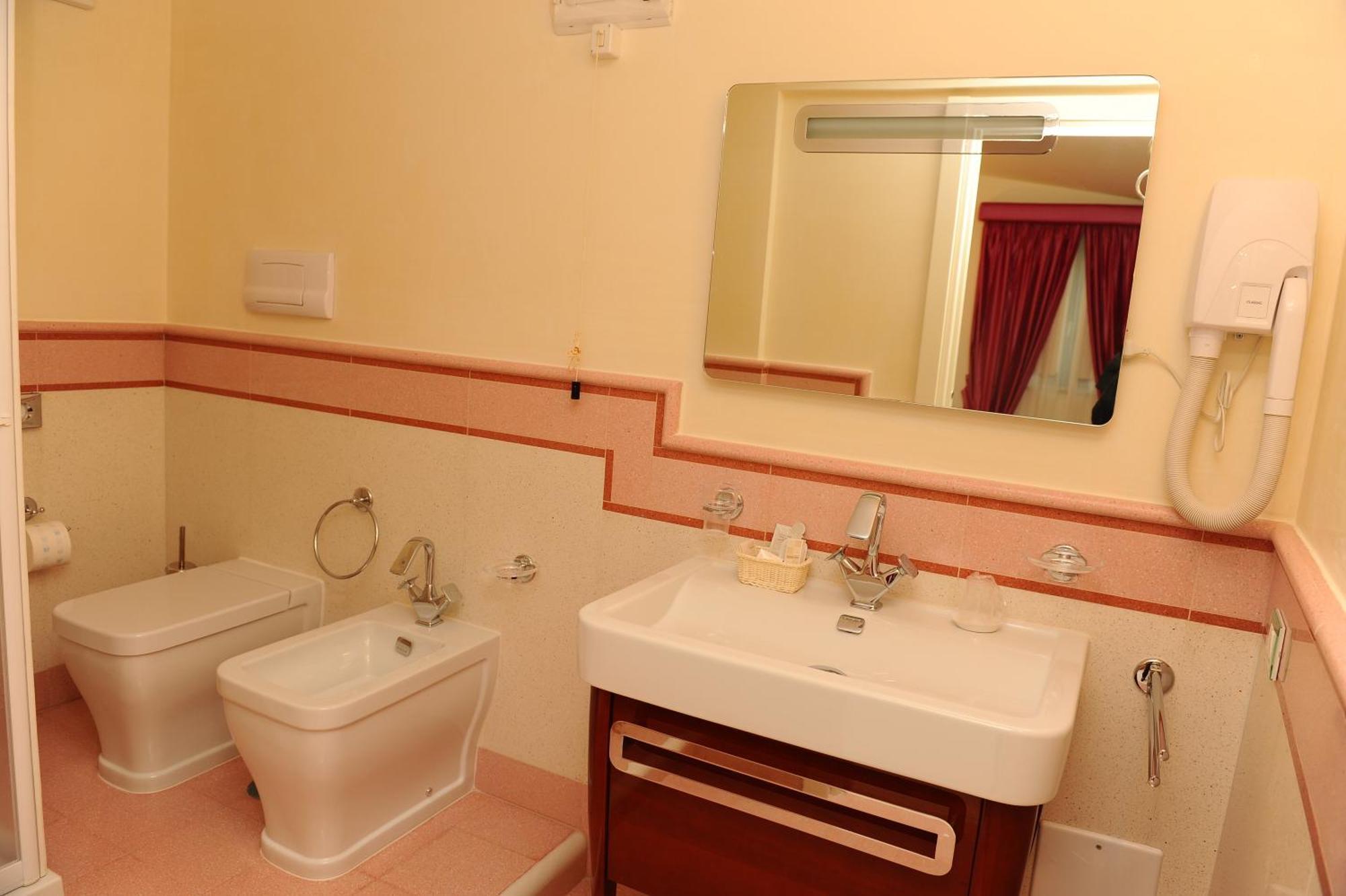 Albergo Le Dodici Lune Montecorvino Rovella Kamer foto